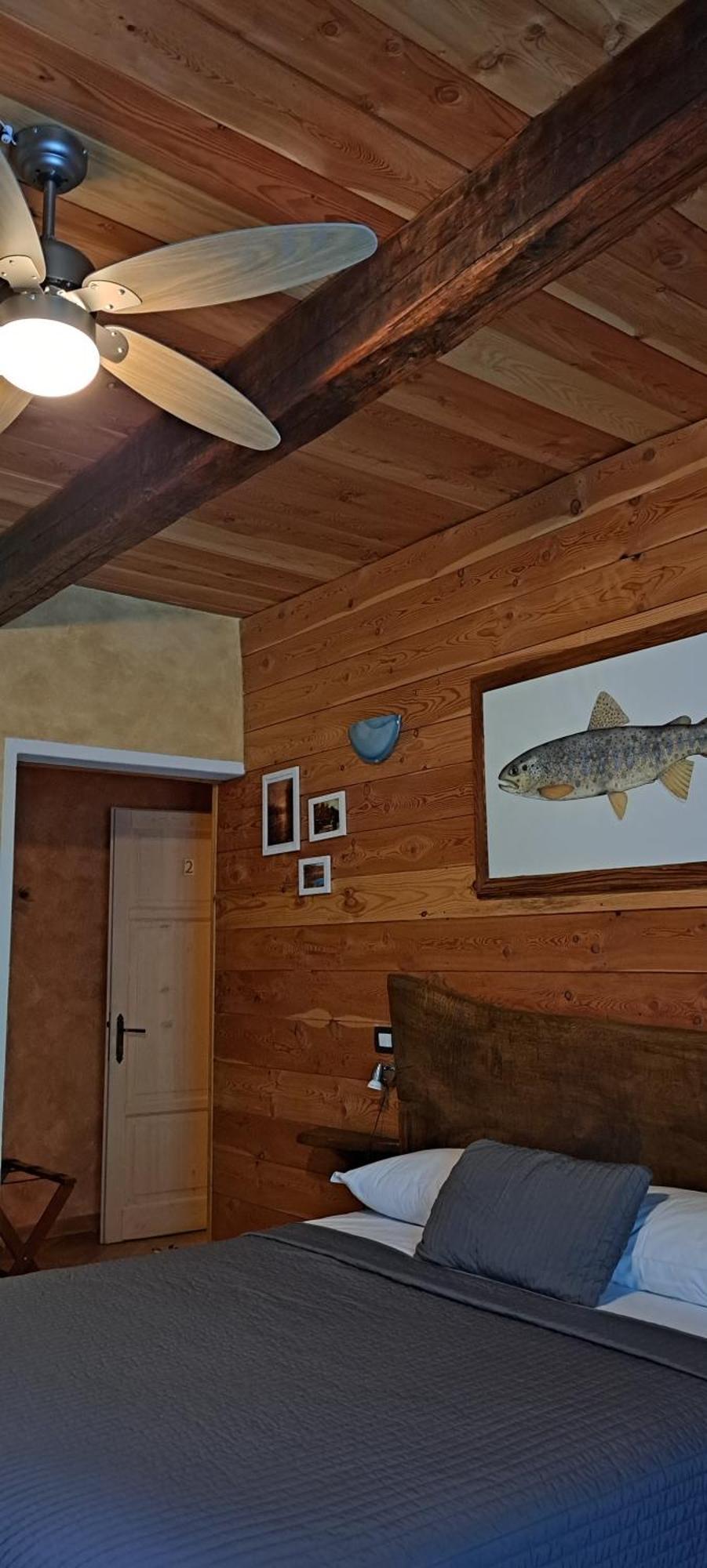 Trout Lodge Collagna Room photo